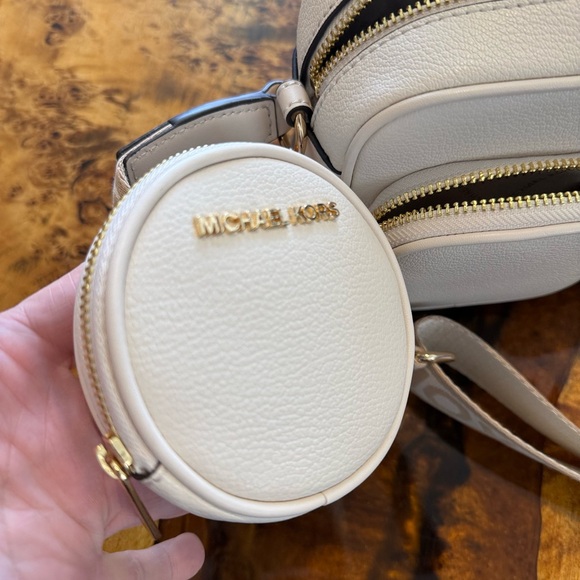 Women's White Jet Set Leather Medium
Crossbody Bag With Case For Apple AirPods - Picture 8 of 11